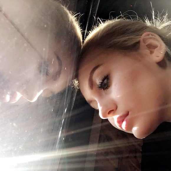 Meet your Posher, LaurenTaze - Picture 1 of 2